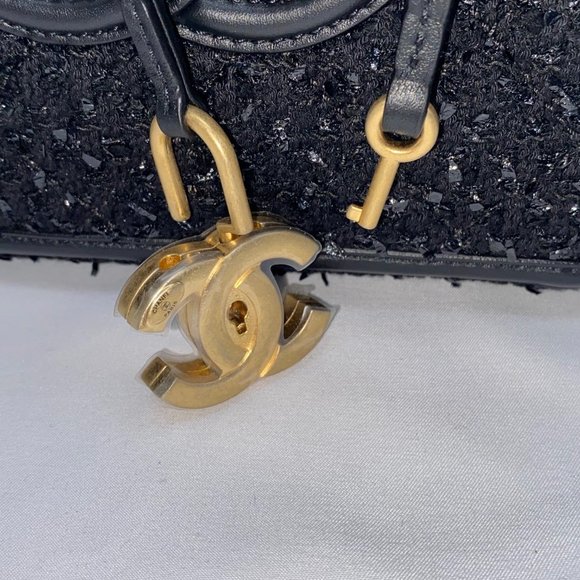 Chanel Black Tweed Vanity Case with Gold Hardware - Picture 10 of 10